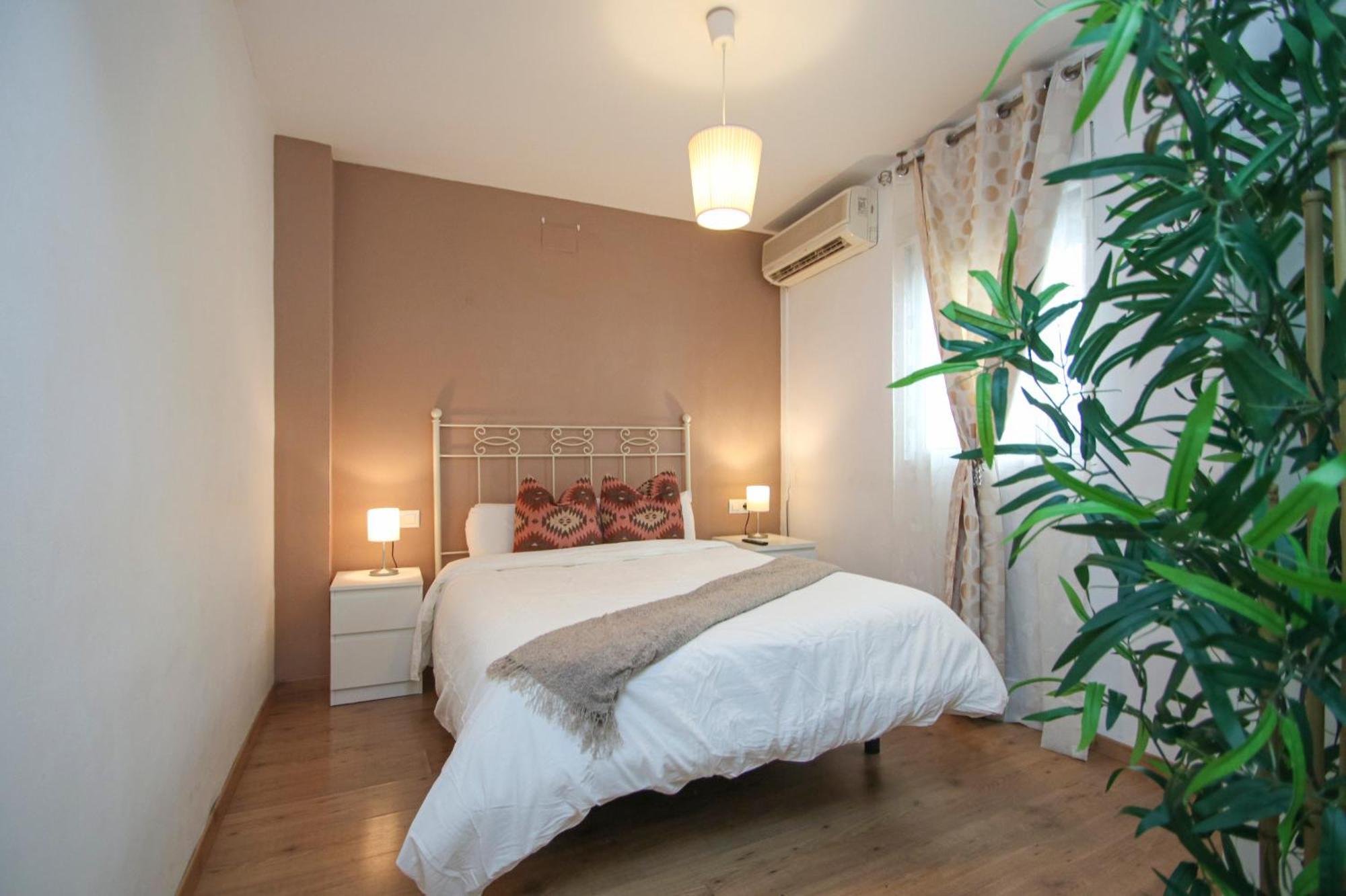 Spacious 2 Bedroom Apt In The Heart Of Triana Seville Exterior photo